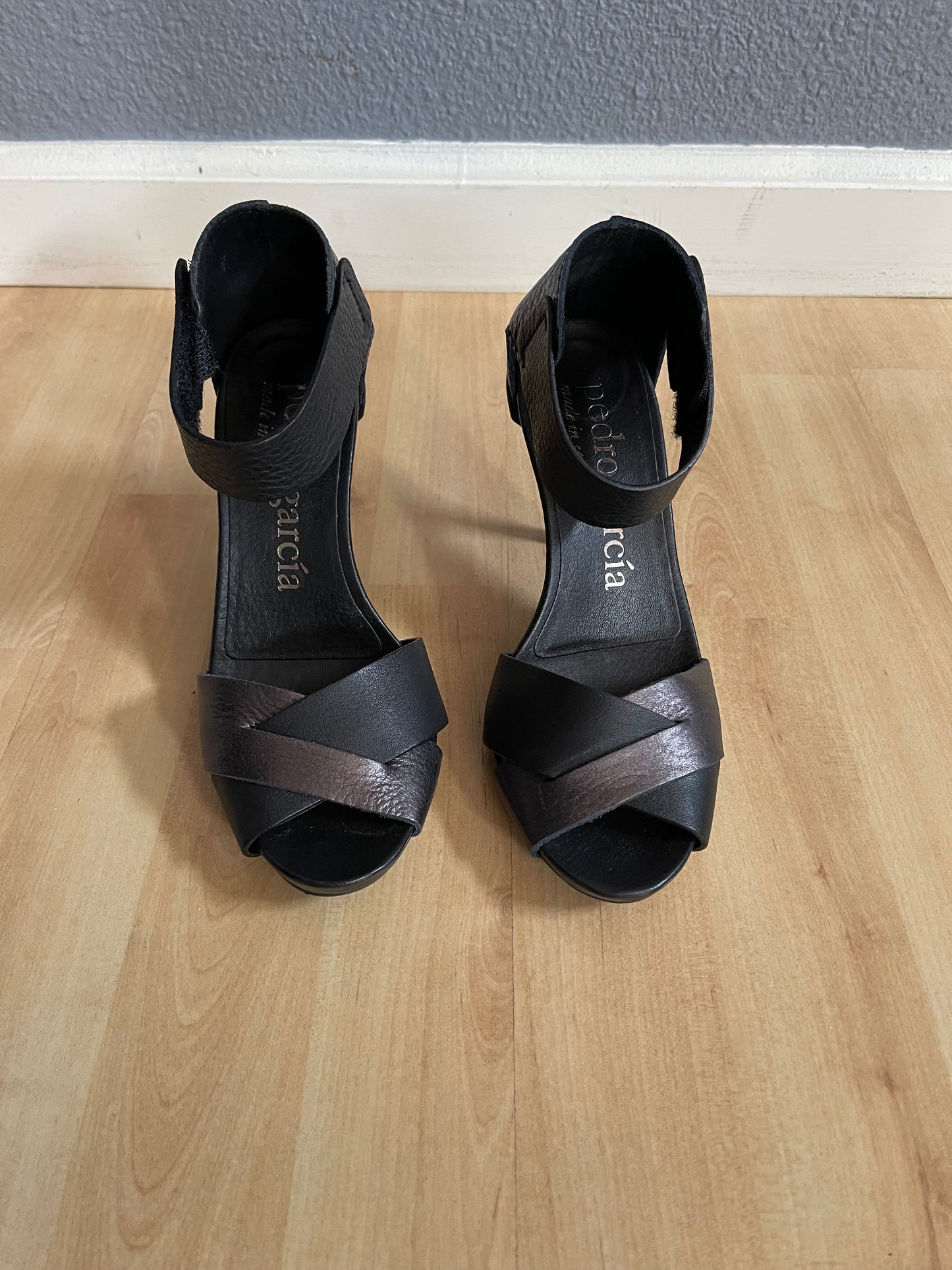 Pedro García Black Leather Heels