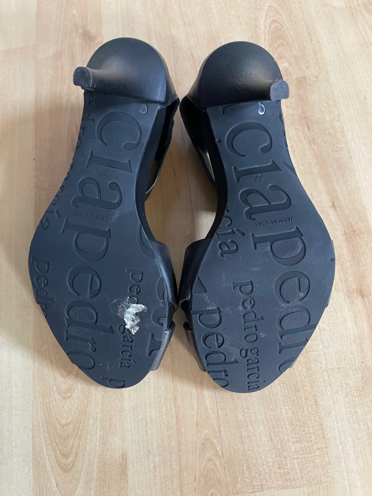 Pedro García Black Leather Heels
