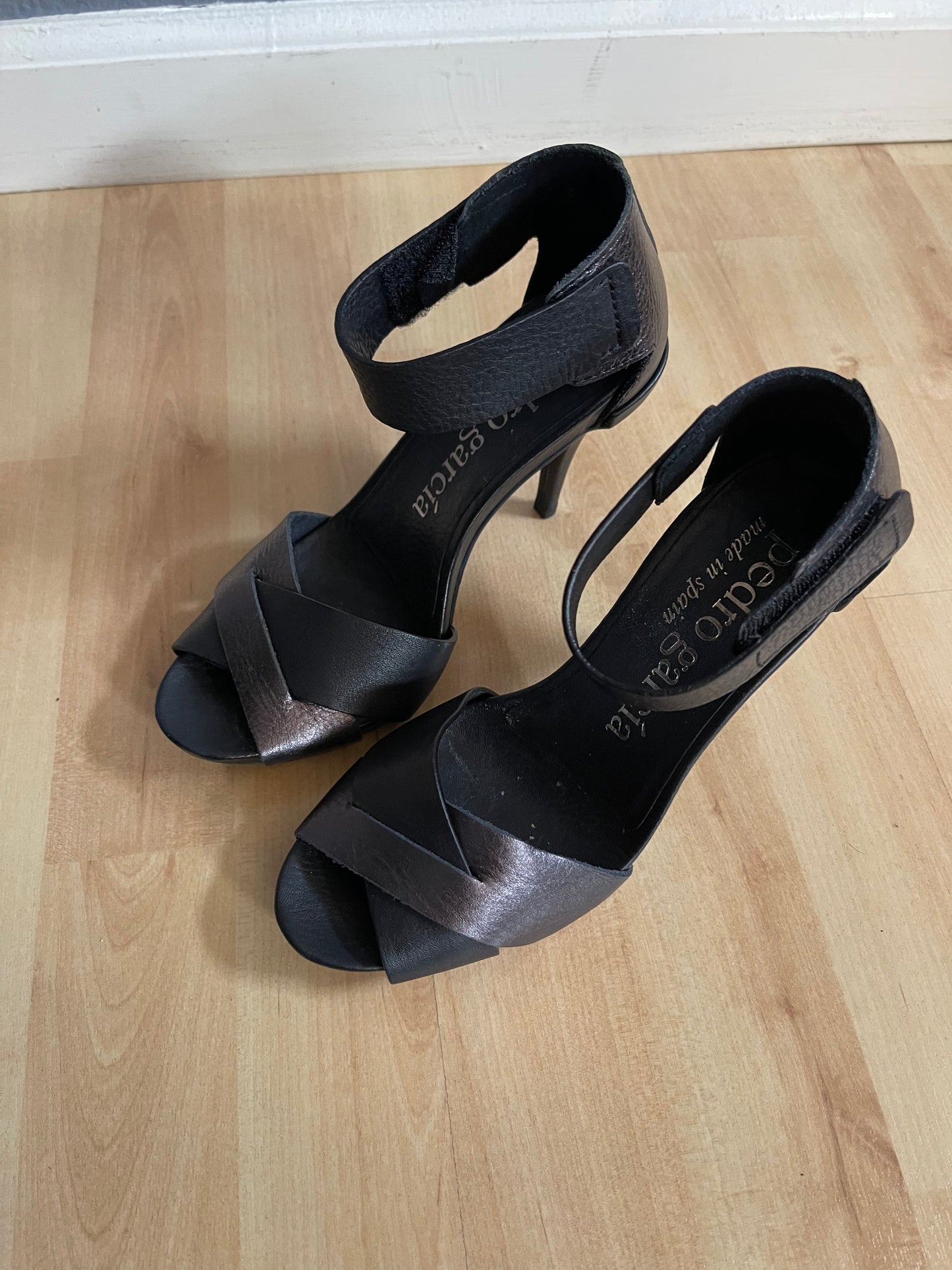 Pedro García Black Leather Heels