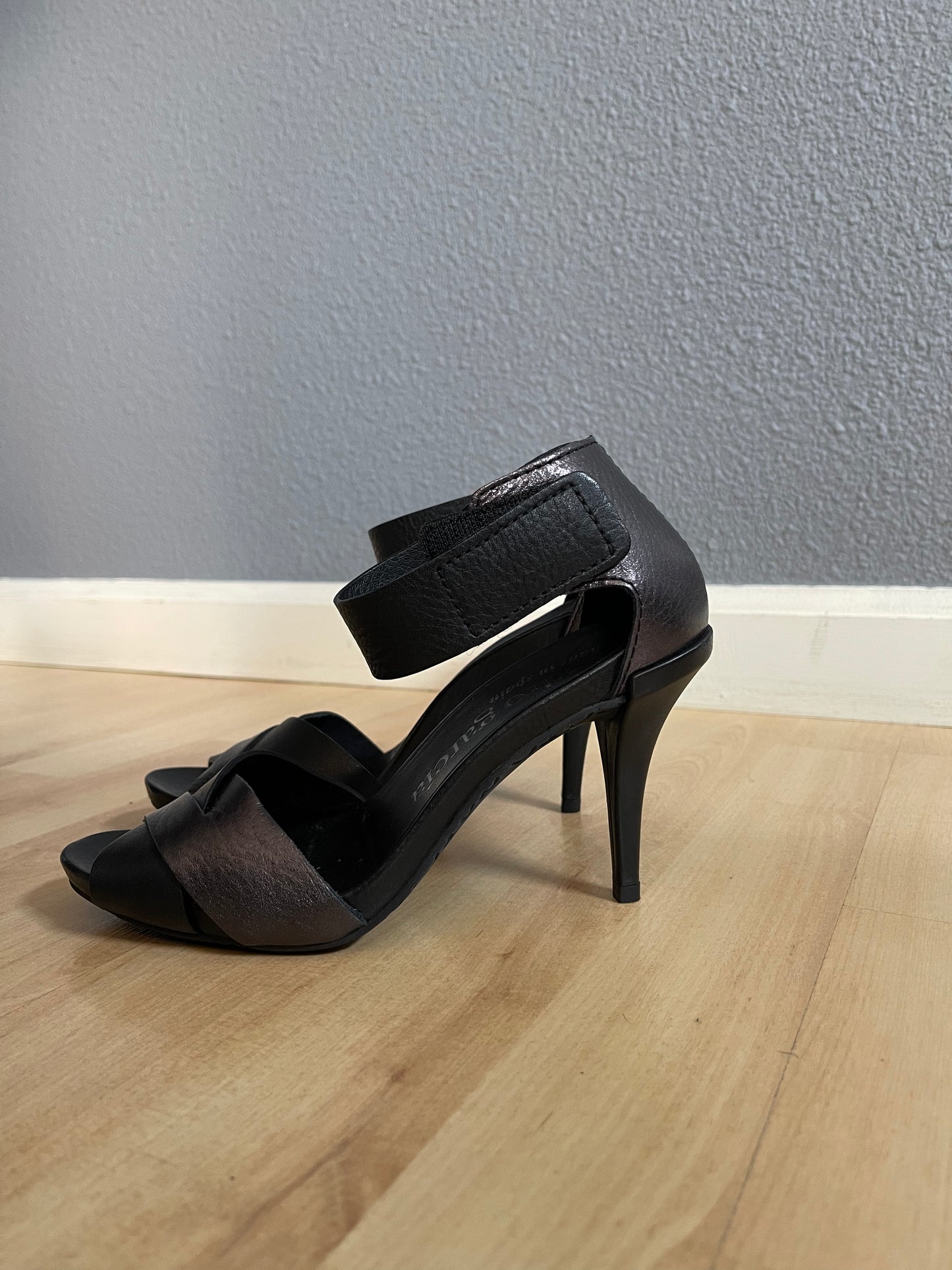 Pedro García Black Leather Heels
